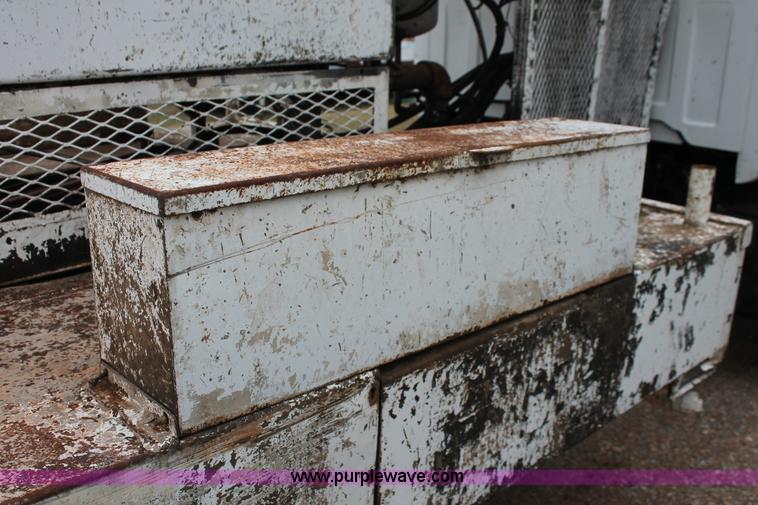 image for item H8017 2000 Chevrolet C6500 concrete pump truck