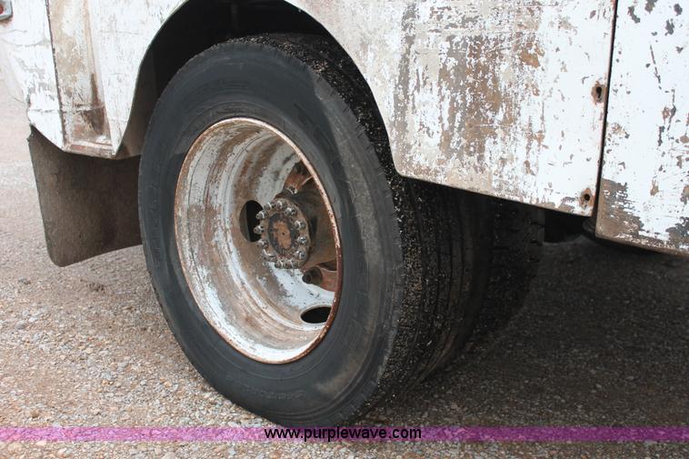 image for item H8017 2000 Chevrolet C6500 concrete pump truck