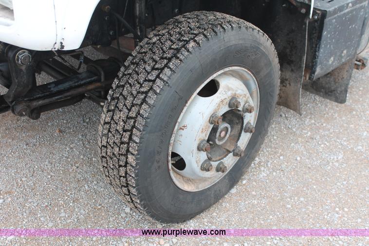 image for item H8017 2000 Chevrolet C6500 concrete pump truck