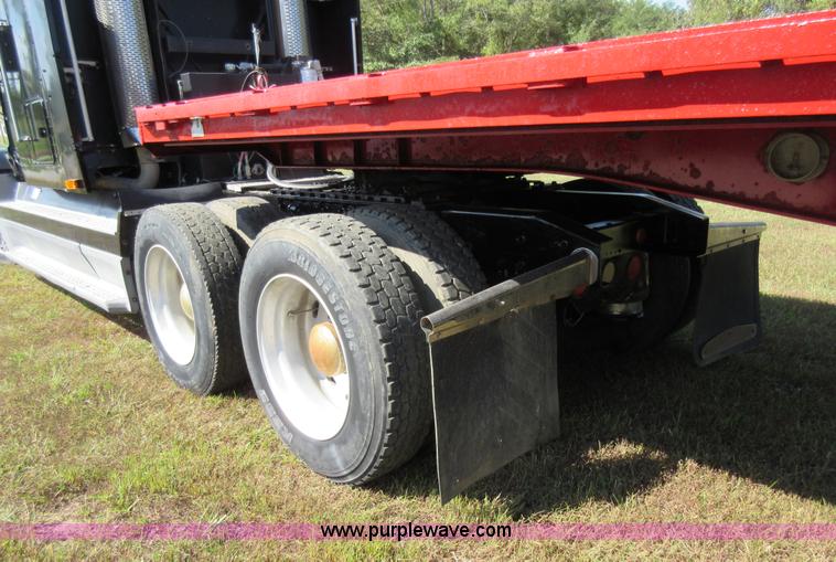 image for item I6460 1996 Freightliner FLD semi truck