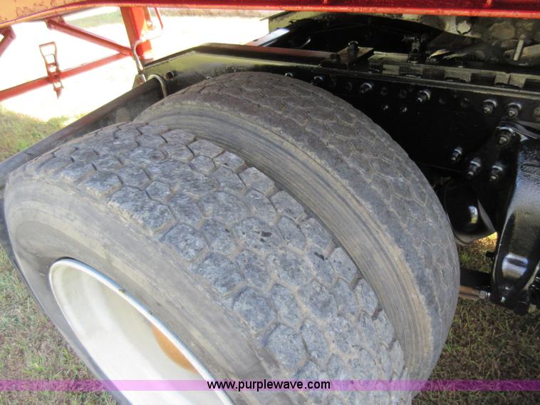 image for item I6460 1996 Freightliner FLD semi truck