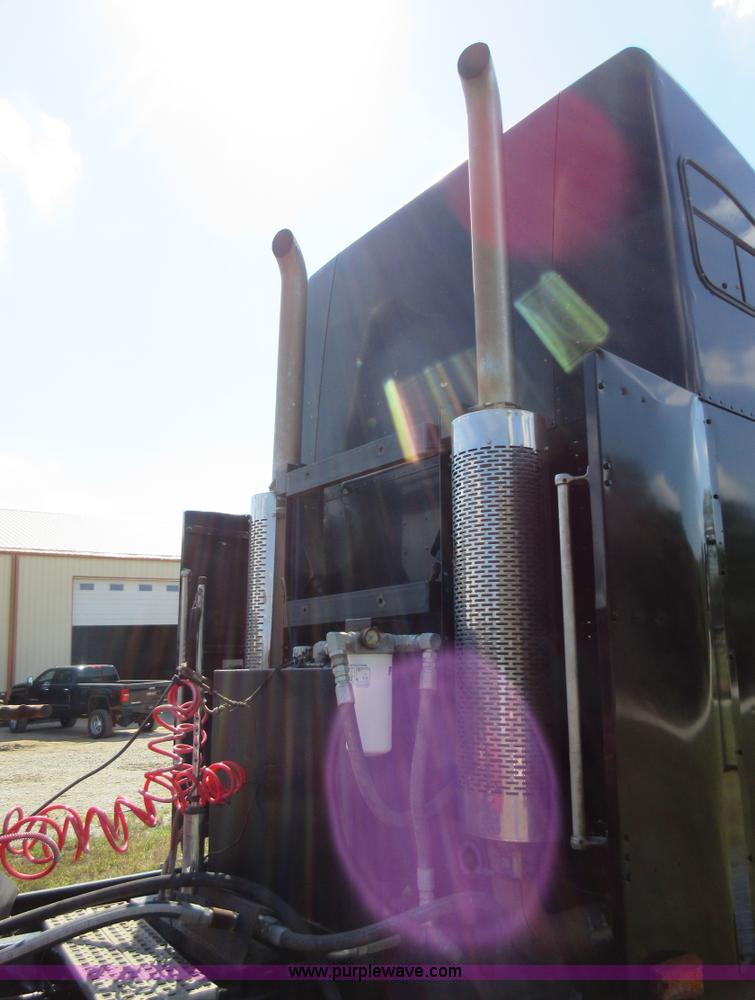 image for item I6460 1996 Freightliner FLD semi truck