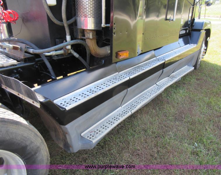 image for item I6460 1996 Freightliner FLD semi truck