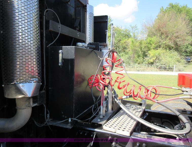 image for item I6460 1996 Freightliner FLD semi truck