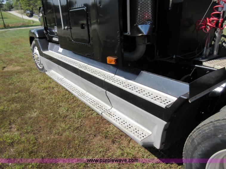 image for item I6460 1996 Freightliner FLD semi truck