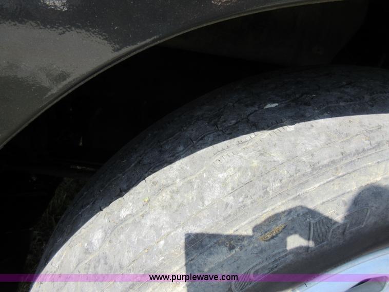 image for item I6460 1996 Freightliner FLD semi truck