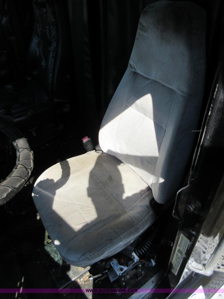 image for item I6460 1996 Freightliner FLD semi truck