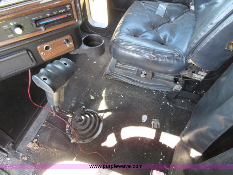 image for item I6460 1996 Freightliner FLD semi truck