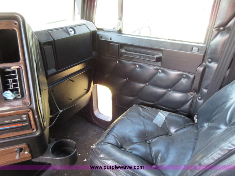 image for item I6460 1996 Freightliner FLD semi truck