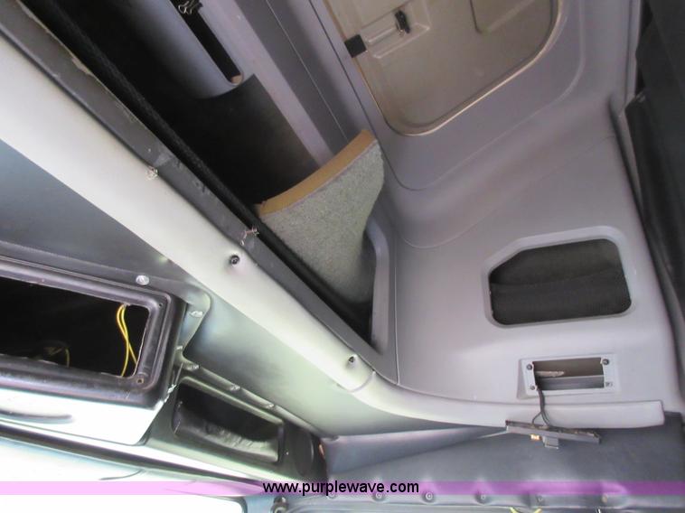 image for item I6460 1996 Freightliner FLD semi truck