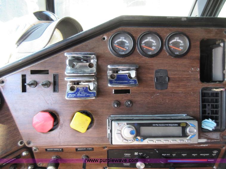 image for item I6460 1996 Freightliner FLD semi truck