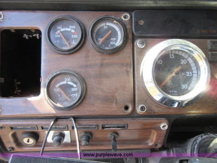 image for item I6460 1996 Freightliner FLD semi truck