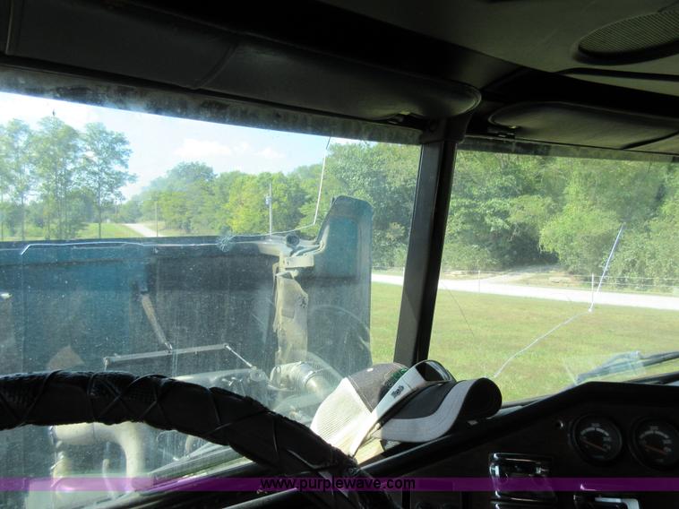 image for item I6460 1996 Freightliner FLD semi truck