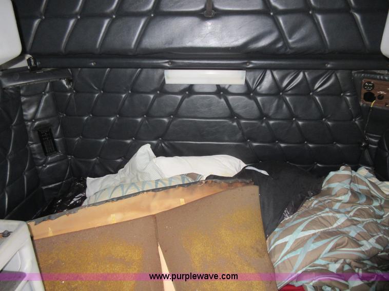 image for item I6460 1996 Freightliner FLD semi truck