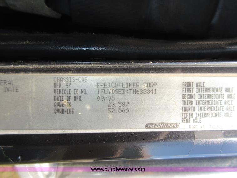 image for item I6460 1996 Freightliner FLD semi truck