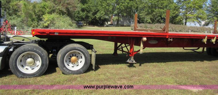image for item I6461 1999 Fontaine flatbed trailer
