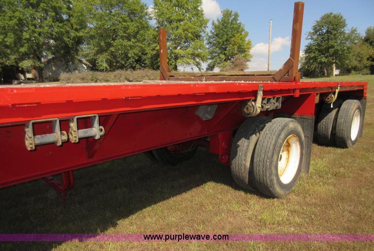 image for item I6461 1999 Fontaine flatbed trailer
