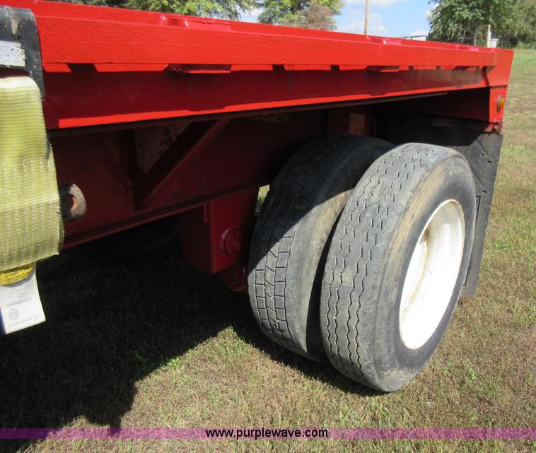 image for item I6461 1999 Fontaine flatbed trailer