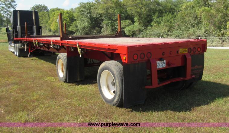 image for item I6461 1999 Fontaine flatbed trailer