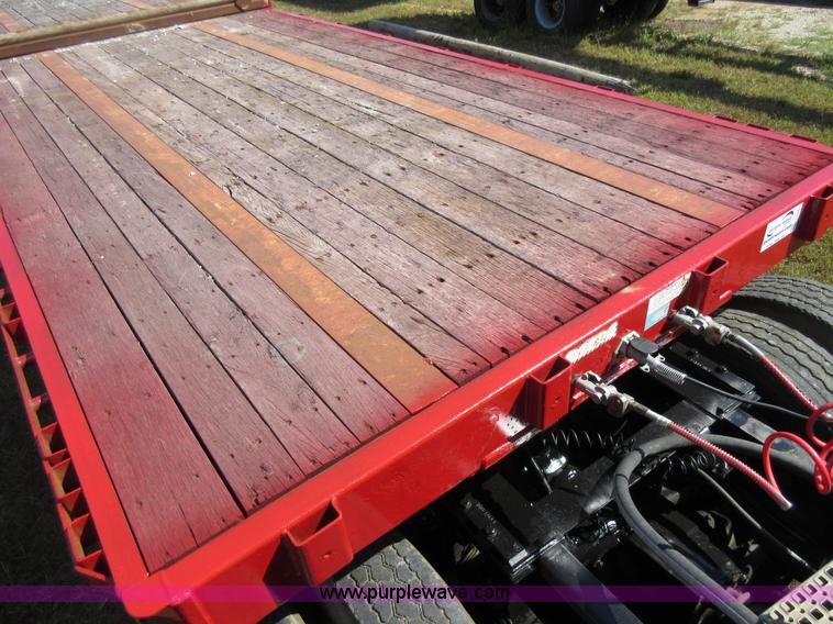 image for item I6461 1999 Fontaine flatbed trailer