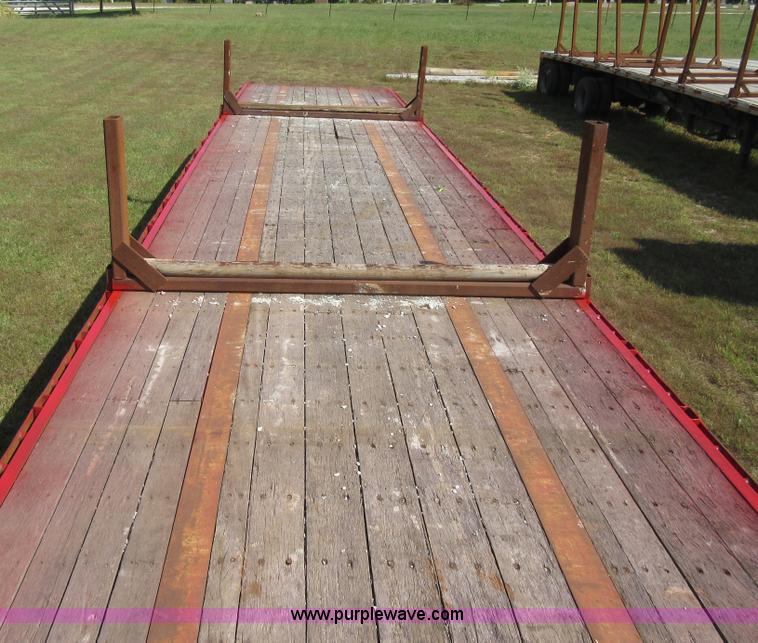 image for item I6461 1999 Fontaine flatbed trailer