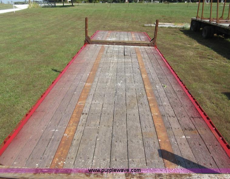 image for item I6461 1999 Fontaine flatbed trailer
