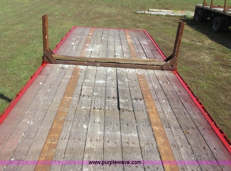 image for item I6461 1999 Fontaine flatbed trailer