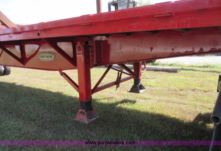 image for item I6461 1999 Fontaine flatbed trailer