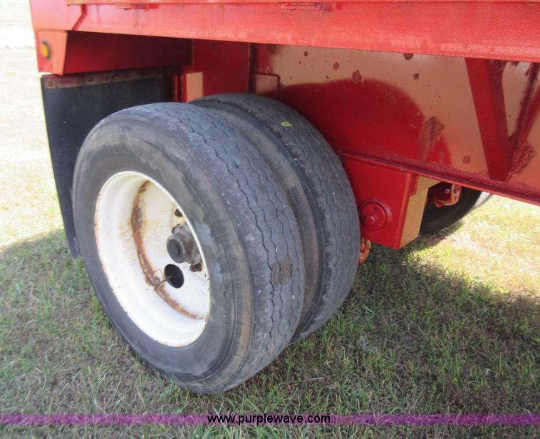 image for item I6461 1999 Fontaine flatbed trailer