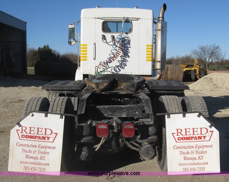 image for item J2978 1995 Kenworth T800 semi truck