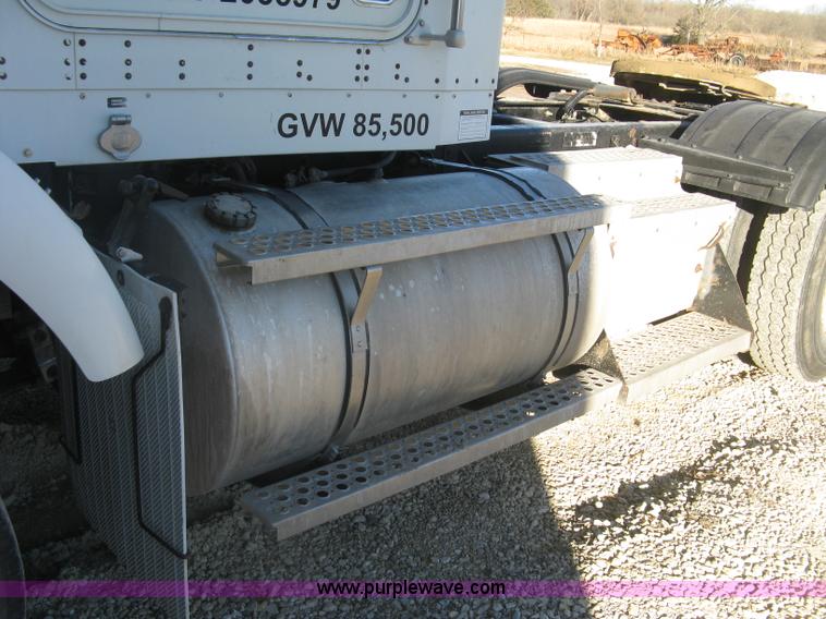 image for item J2978 1995 Kenworth T800 semi truck