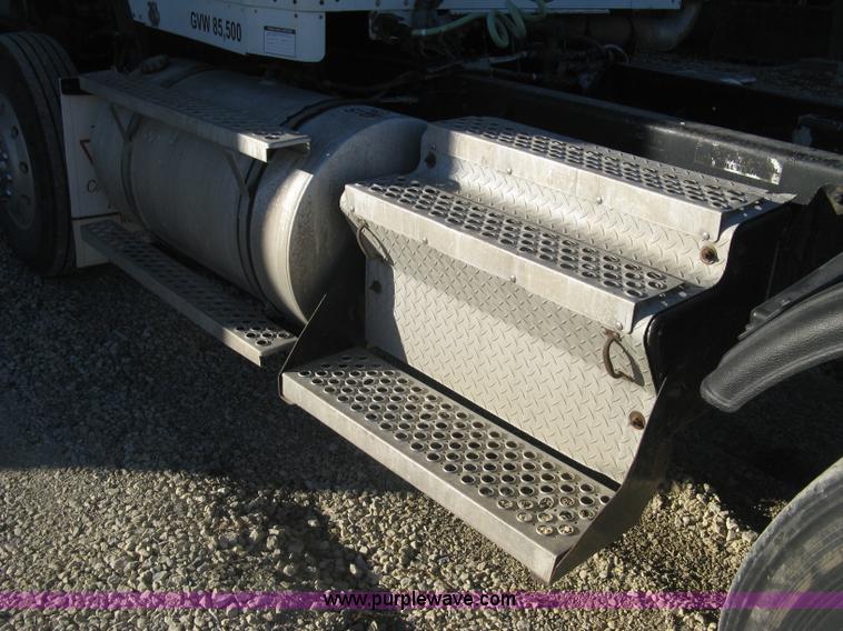 image for item J2978 1995 Kenworth T800 semi truck