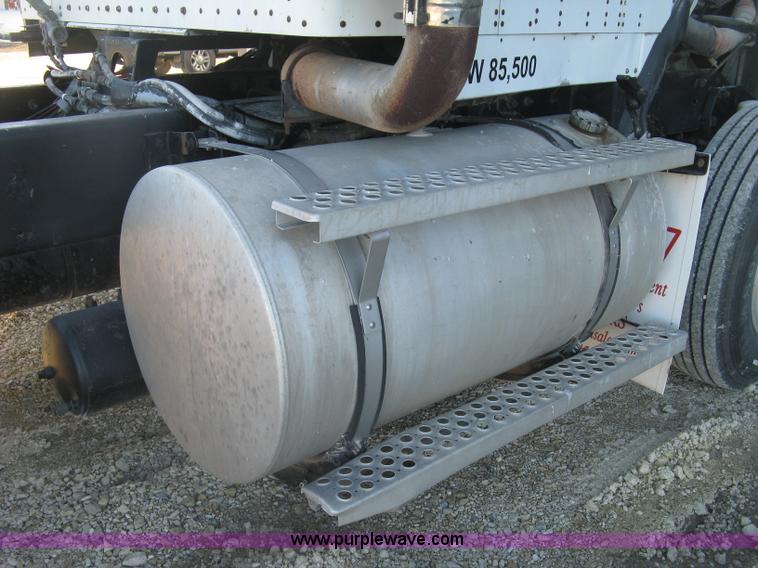 image for item J2978 1995 Kenworth T800 semi truck