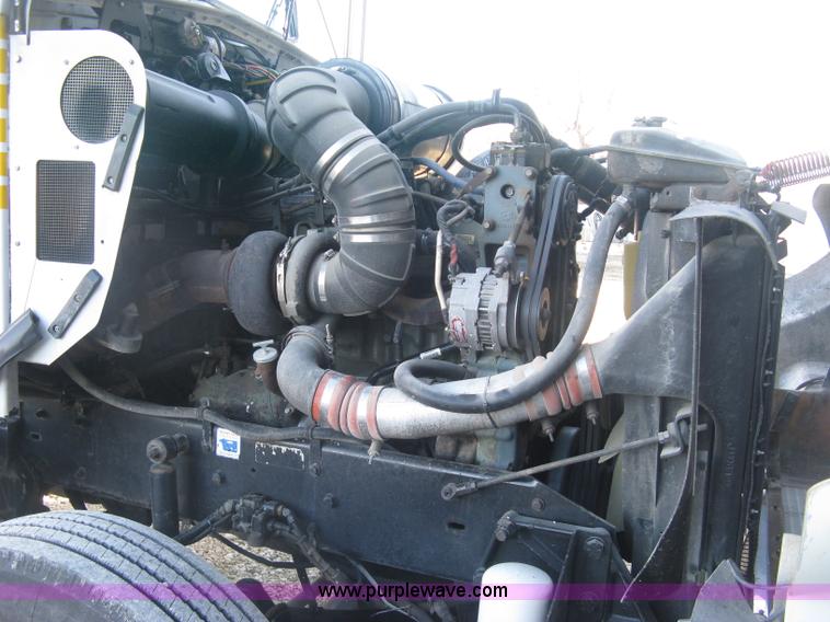 image for item J2978 1995 Kenworth T800 semi truck