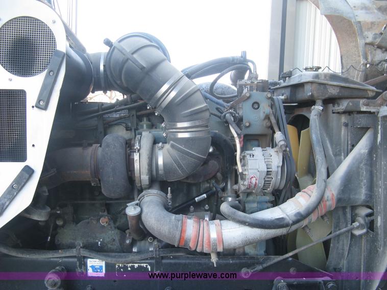 image for item J2978 1995 Kenworth T800 semi truck