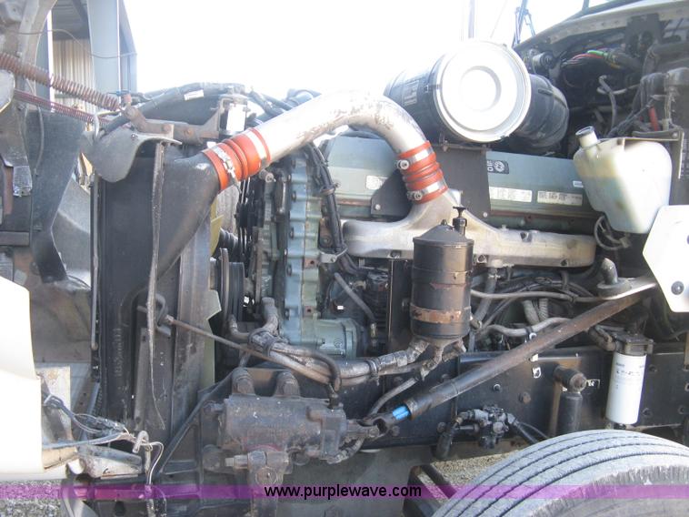 image for item J2978 1995 Kenworth T800 semi truck