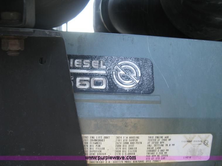 image for item J2978 1995 Kenworth T800 semi truck