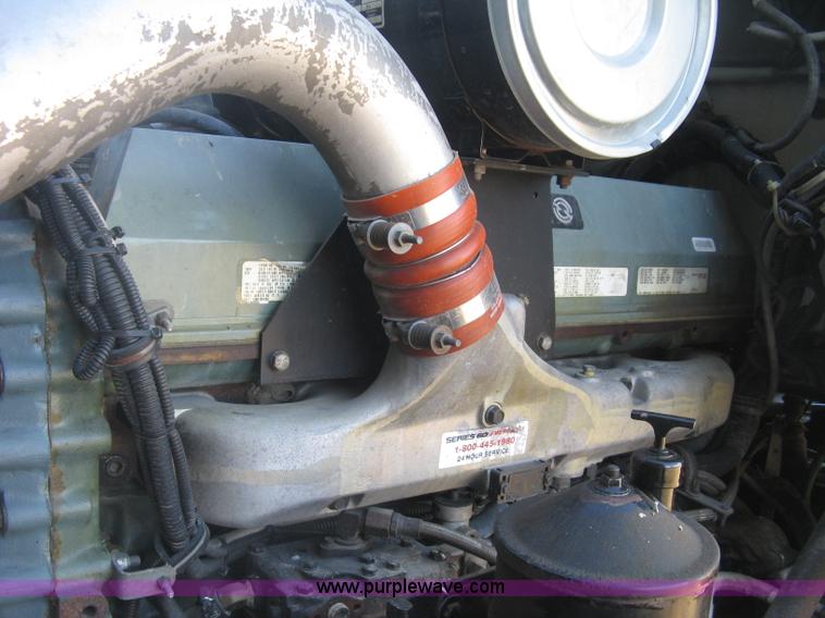 image for item J2978 1995 Kenworth T800 semi truck