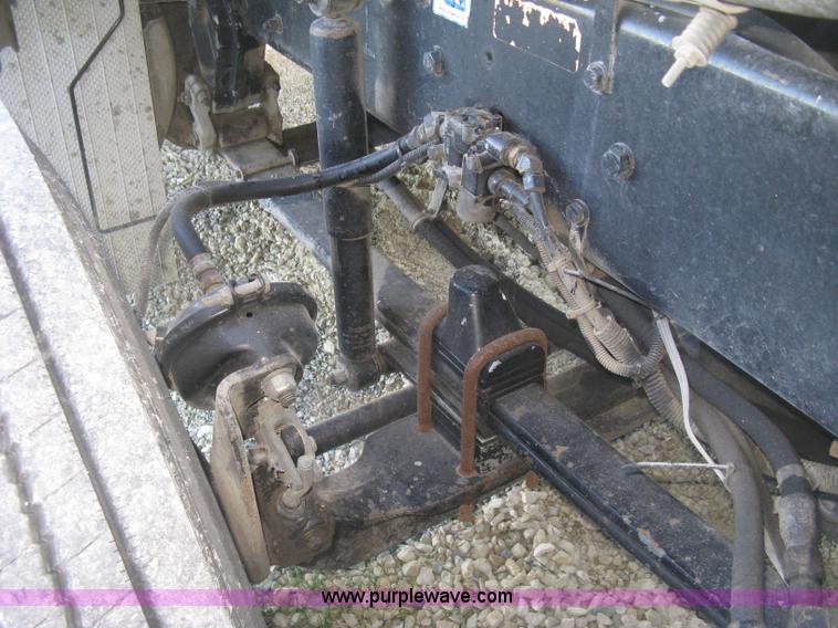 image for item J2978 1995 Kenworth T800 semi truck