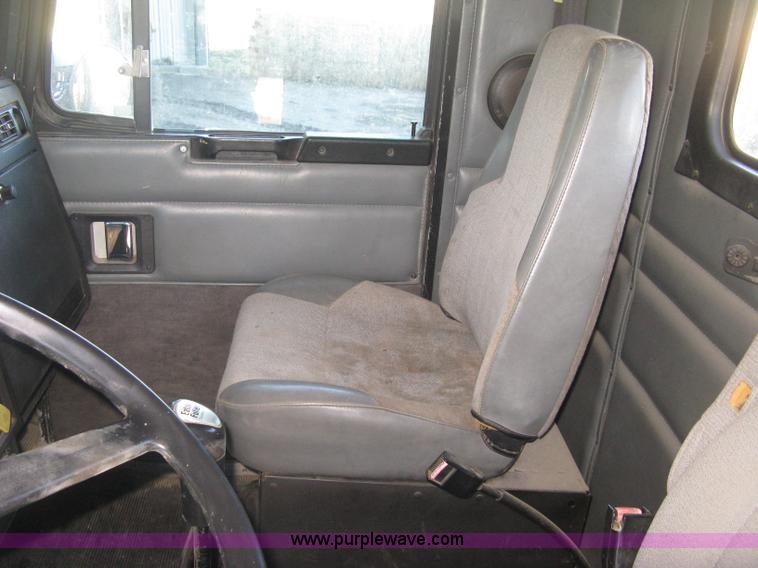 image for item J2978 1995 Kenworth T800 semi truck