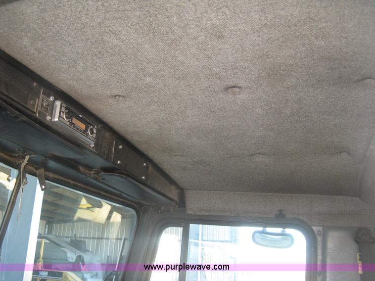 image for item J2978 1995 Kenworth T800 semi truck