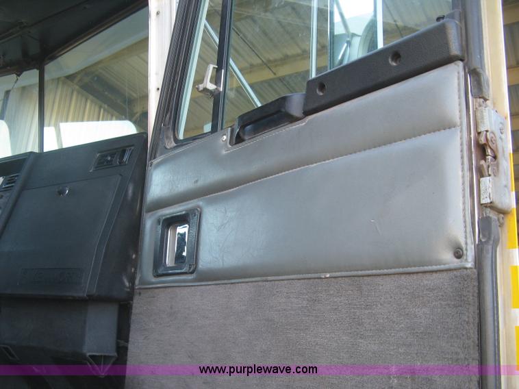 image for item J2978 1995 Kenworth T800 semi truck