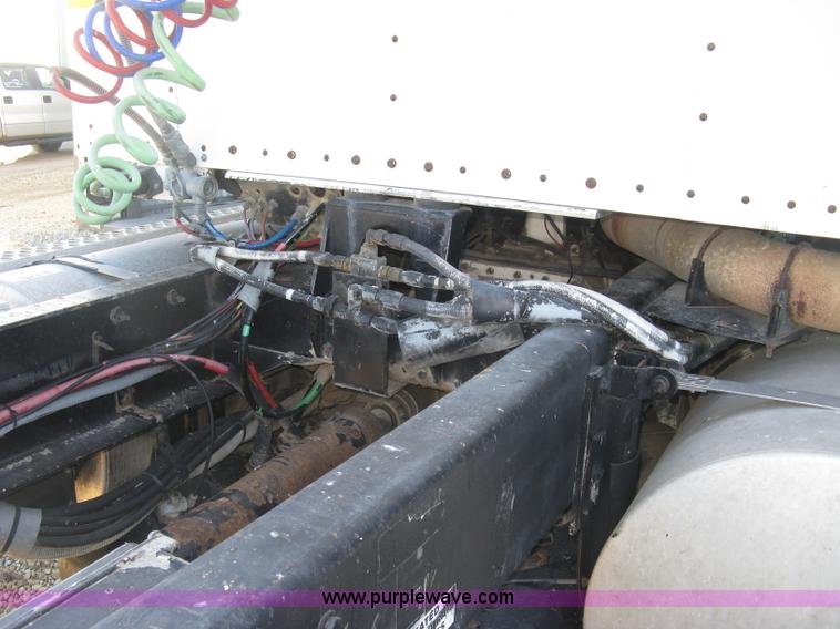 image for item J2978 1995 Kenworth T800 semi truck