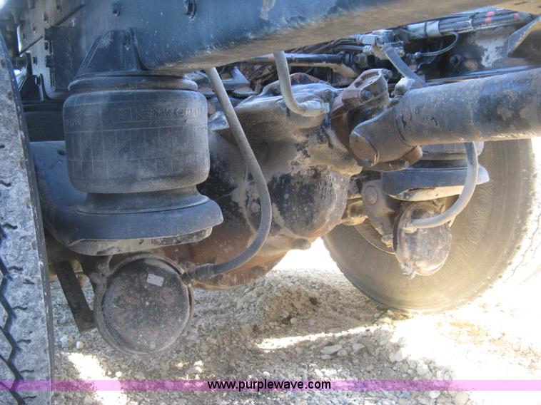 image for item J2978 1995 Kenworth T800 semi truck