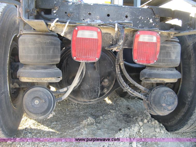 image for item J2978 1995 Kenworth T800 semi truck