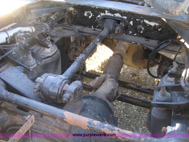 image for item J2978 1995 Kenworth T800 semi truck