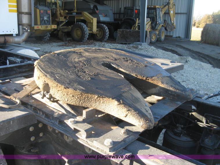 image for item J2978 1995 Kenworth T800 semi truck