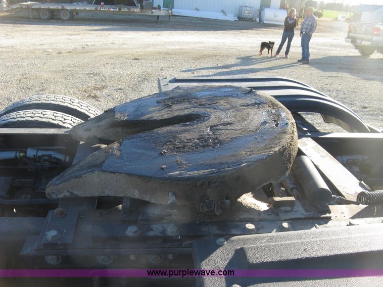 image for item J2978 1995 Kenworth T800 semi truck