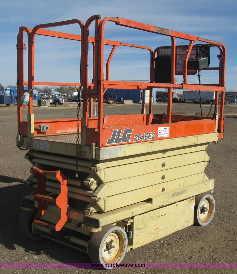 image for item J2979 JLG 2646-E2 scissor lift