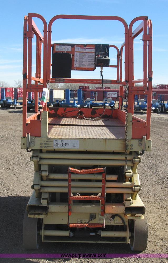 image for item J2979 JLG 2646-E2 scissor lift